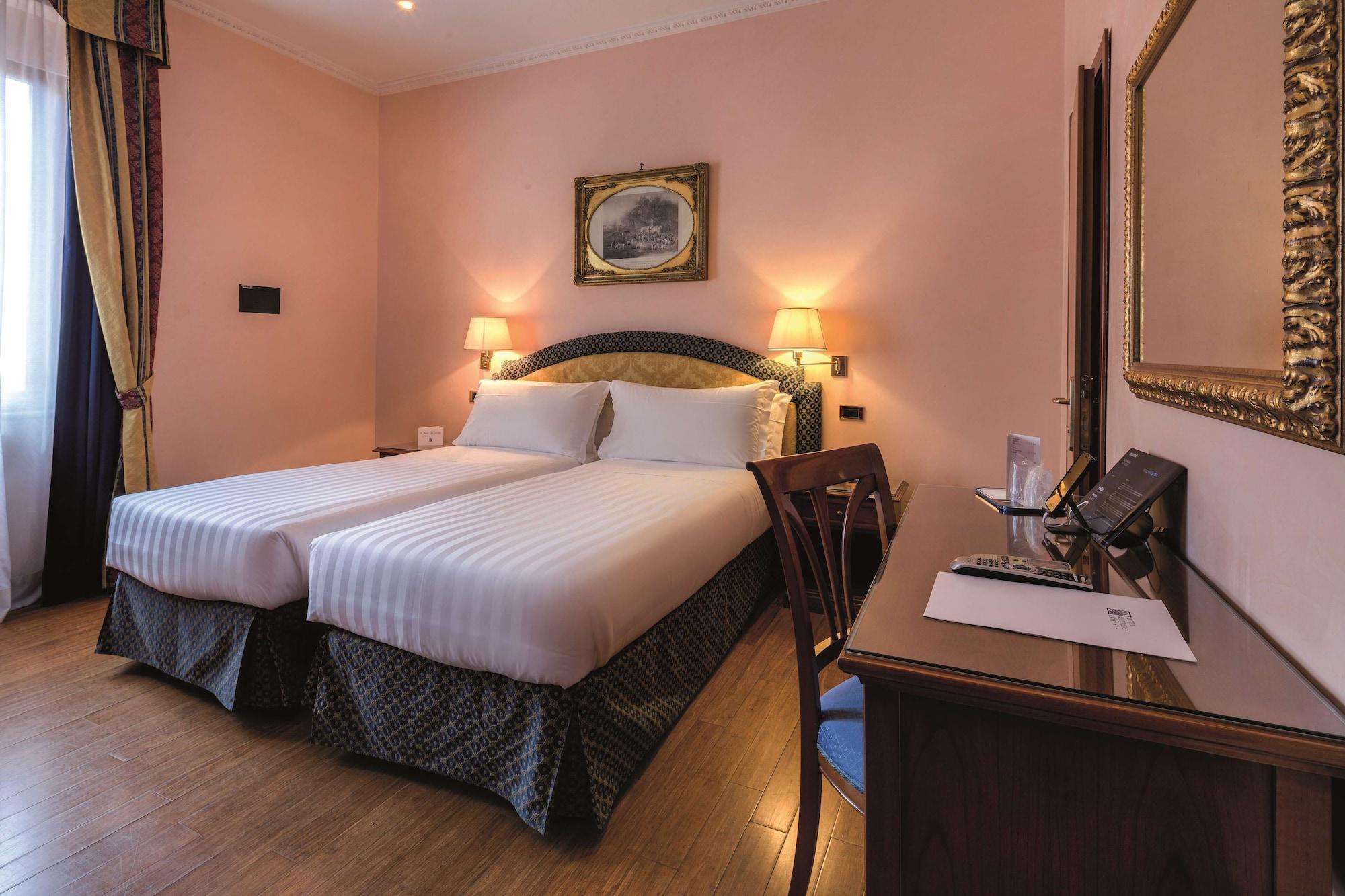 Hotel Raffaello 3*